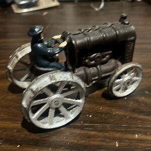 Around 1:16 Scale Ford Fordson Tractor Farm Equipment brown & silver Diecast‎